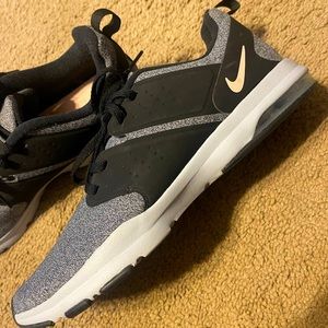 Women’s Nike Shoes 9.5